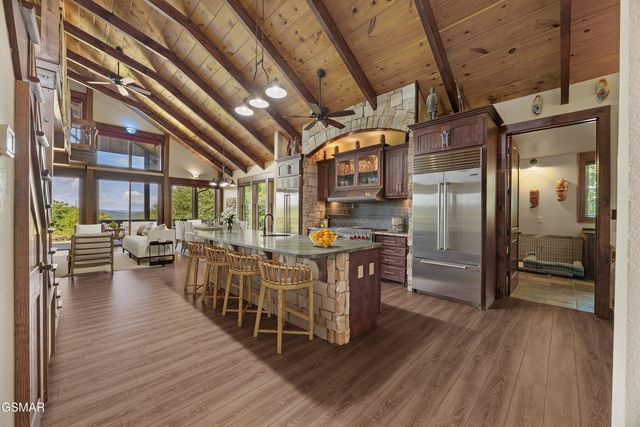 3301 Summit Trails Drive, Sevierville, TN 37862