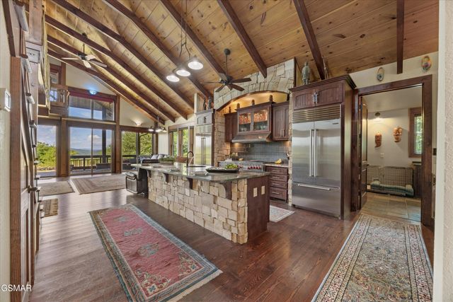 3301 Summit Trails Drive, Sevierville, TN 37862