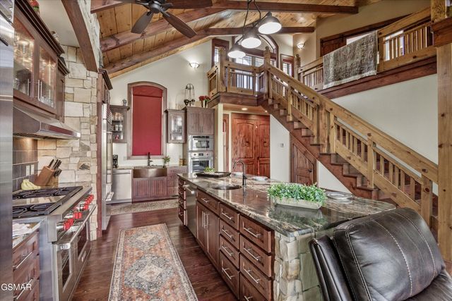 3301 Summit Trails Drive, Sevierville, TN 37862