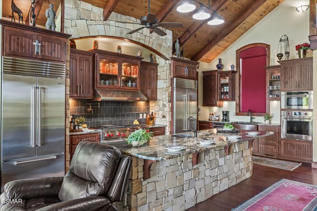 3301 Summit Trails Drive, Sevierville, TN 37862