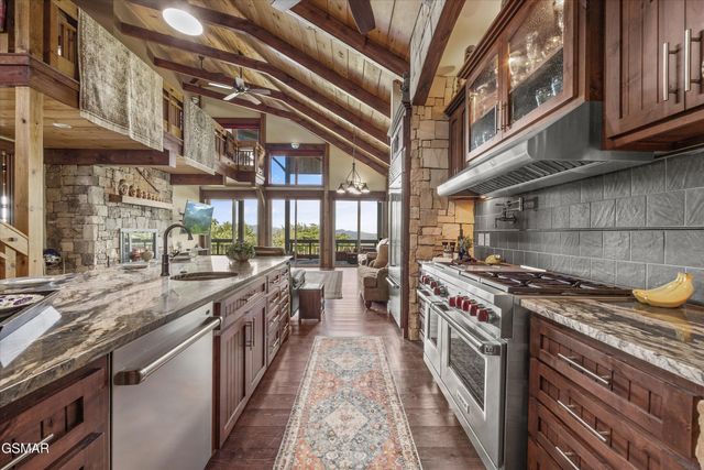 3301 Summit Trails Drive, Sevierville, TN 37862