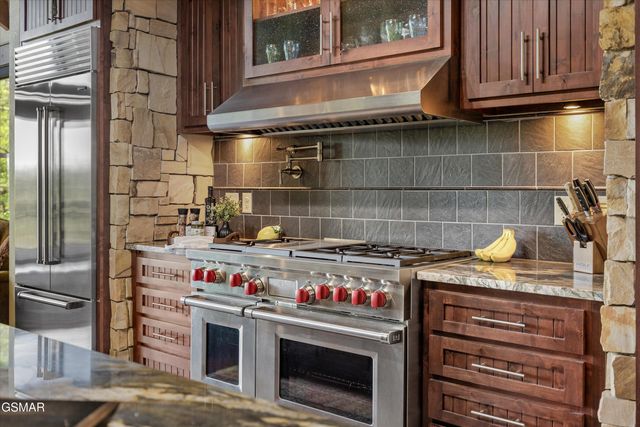 3301 Summit Trails Drive, Sevierville, TN 37862