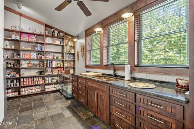 3301 Summit Trails Drive, Sevierville, TN 37862