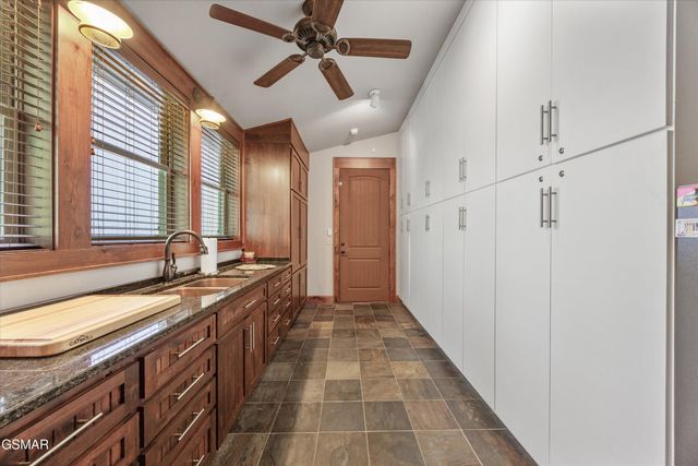 3301 Summit Trails Drive, Sevierville, TN 37862