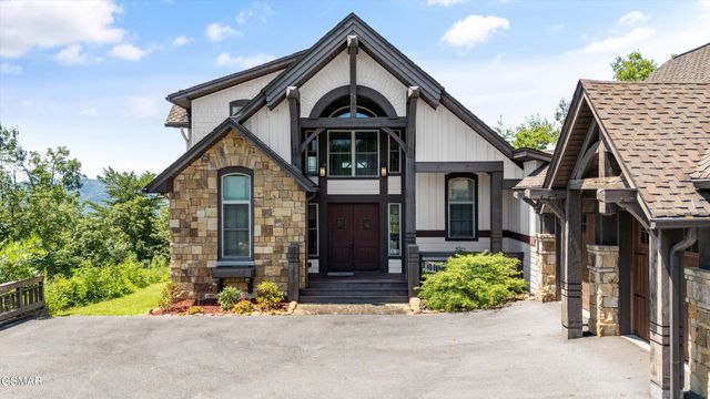 3301 Summit Trails Drive, Sevierville, TN 37862