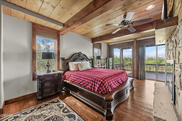 3301 Summit Trails Drive, Sevierville, TN 37862