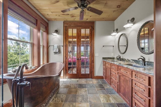 3301 Summit Trails Drive, Sevierville, TN 37862