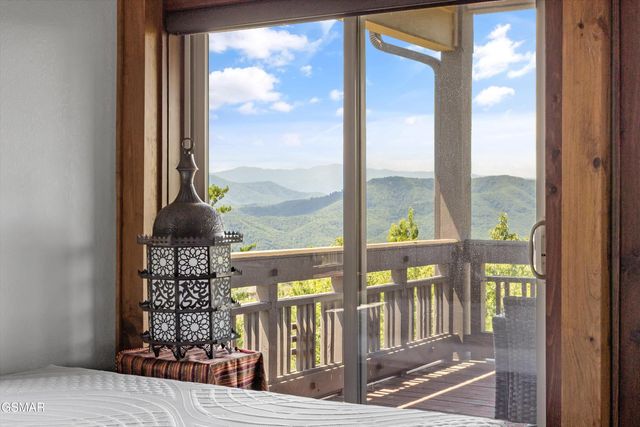 3301 Summit Trails Drive, Sevierville, TN 37862