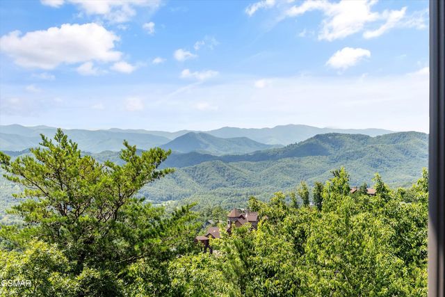 3301 Summit Trails Drive, Sevierville, TN 37862