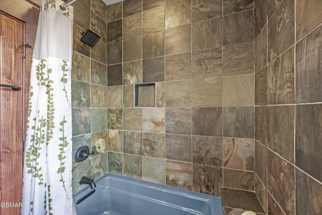 3301 Summit Trails Drive, Sevierville, TN 37862