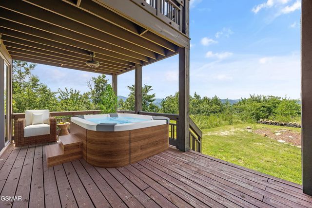 3301 Summit Trails Drive, Sevierville, TN 37862