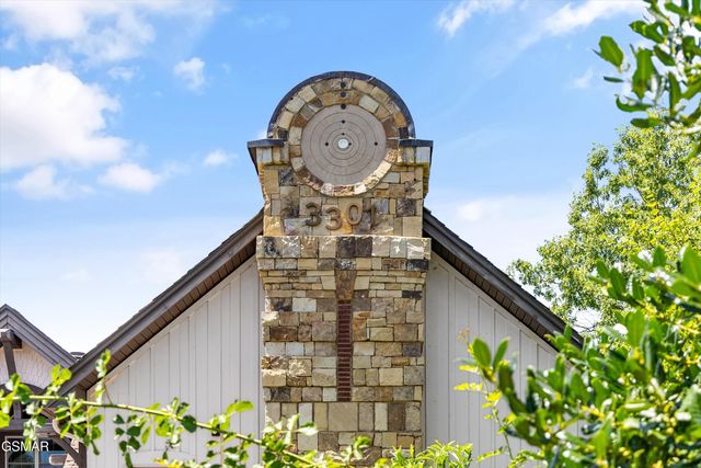 3301 Summit Trails Drive, Sevierville, TN 37862