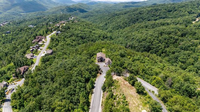 3301 Summit Trails Drive, Sevierville, TN 37862