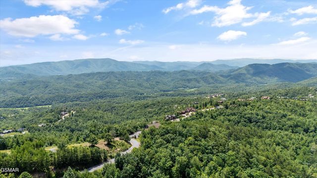 3301 Summit Trails Drive, Sevierville, TN 37862