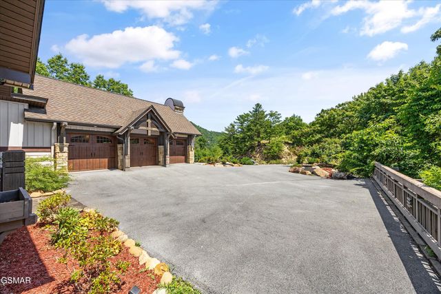 3301 Summit Trails Drive, Sevierville, TN 37862