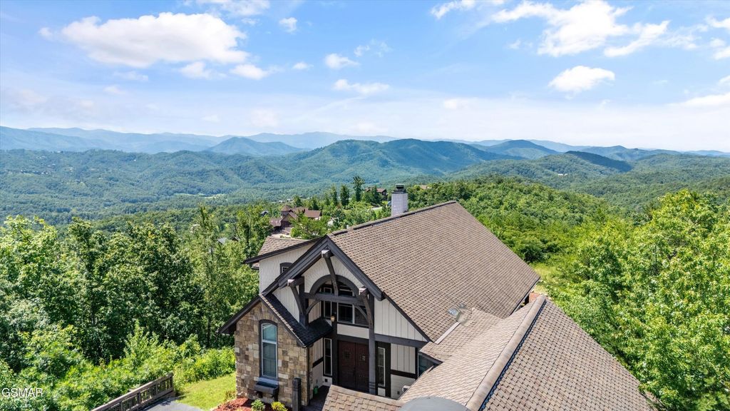 3301 Summit Trails Drive, Sevierville, TN 37862