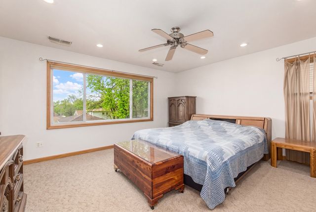 8233 N Octavia Avenue, Niles, IL 60714