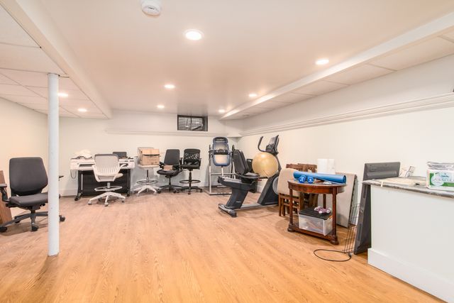 8233 N Octavia Avenue, Niles, IL 60714