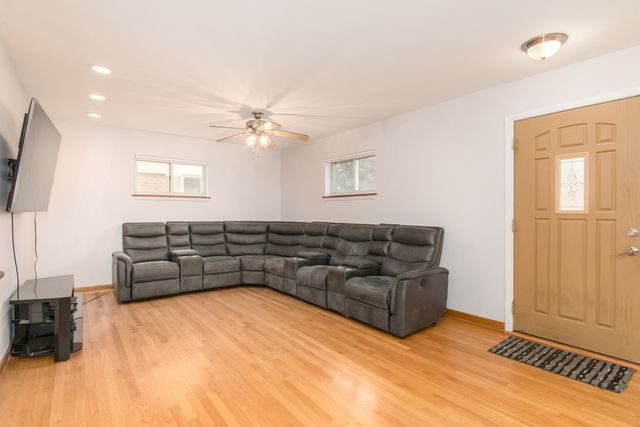 8233 N Octavia Avenue, Niles, IL 60714