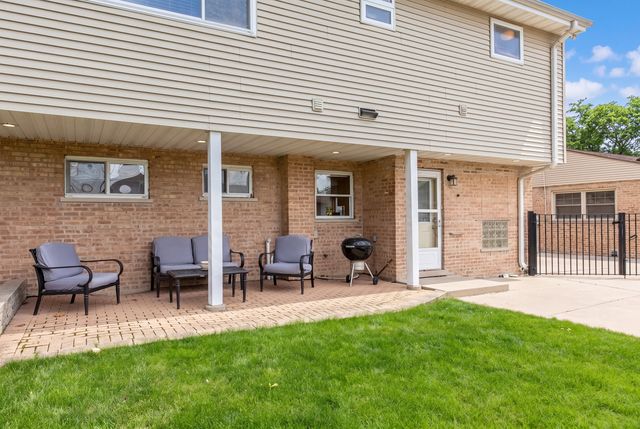 8233 N Octavia Avenue, Niles, IL 60714