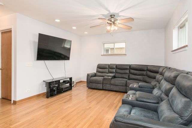 8233 N Octavia Avenue, Niles, IL 60714