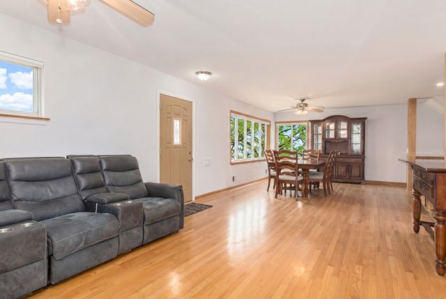 8233 N Octavia Avenue, Niles, IL 60714