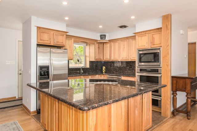 8233 N Octavia Avenue, Niles, IL 60714