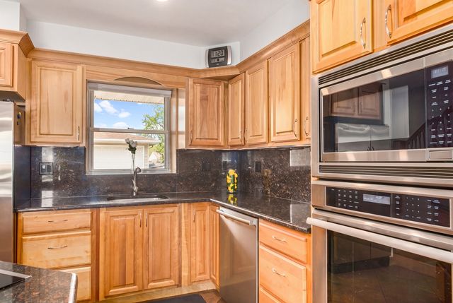 8233 N Octavia Avenue, Niles, IL 60714