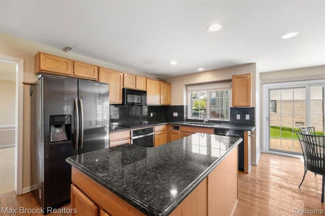 7657 Windgate Circle, West Bloomfield, MI 48323