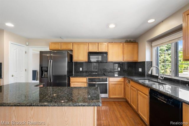 7657 Windgate Circle, West Bloomfield, MI 48323