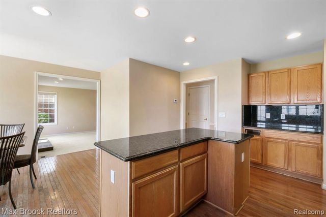 7657 Windgate Circle, West Bloomfield, MI 48323