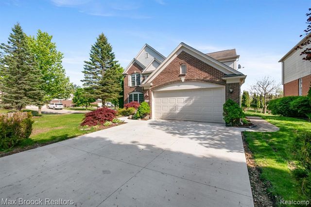 7657 Windgate Circle, West Bloomfield, MI 48323
