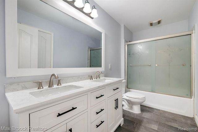 7657 Windgate Circle, West Bloomfield, MI 48323