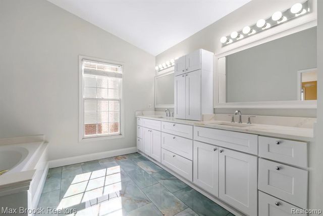 7657 Windgate Circle, West Bloomfield, MI 48323