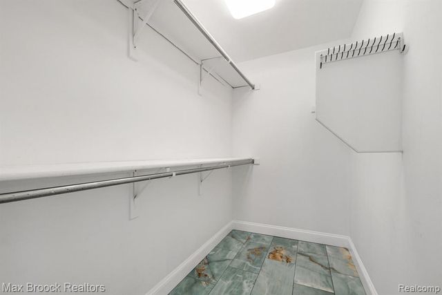 7657 Windgate Circle, West Bloomfield, MI 48323