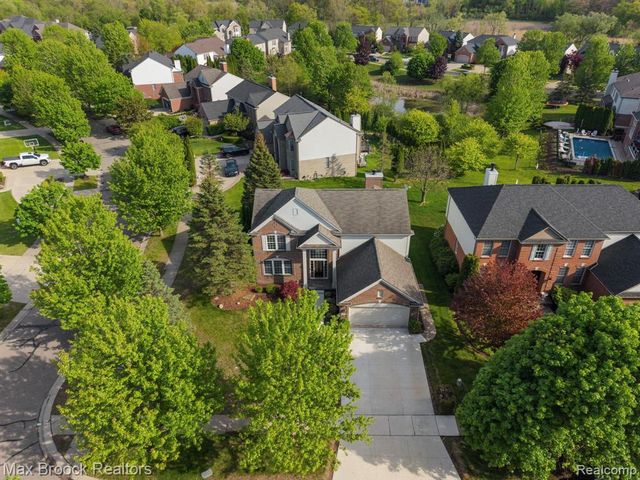 7657 Windgate Circle, West Bloomfield, MI 48323