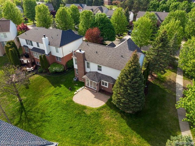 7657 Windgate Circle, West Bloomfield, MI 48323