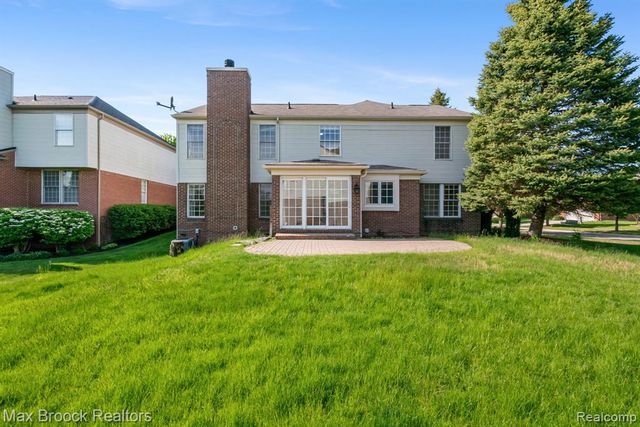 7657 Windgate Circle, West Bloomfield, MI 48323