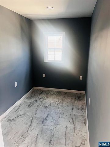 4 Metro Avenue, Moonachie, NJ 07074