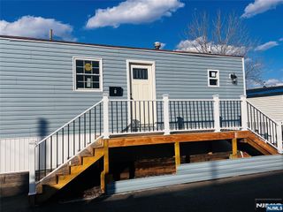 4 Metro Avenue, Moonachie, NJ 07074
