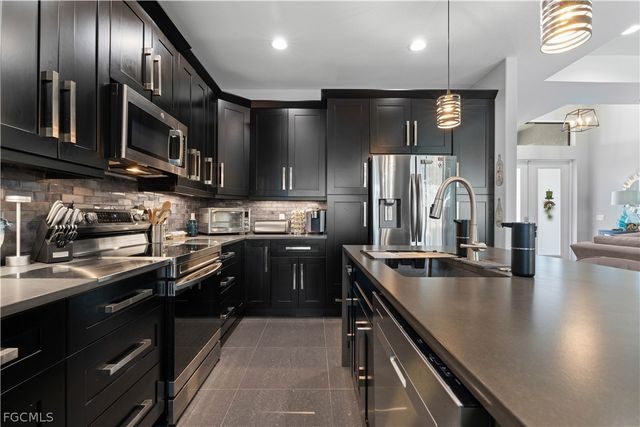 1819 SW 6th AVE, Cape Coral, FL 33991