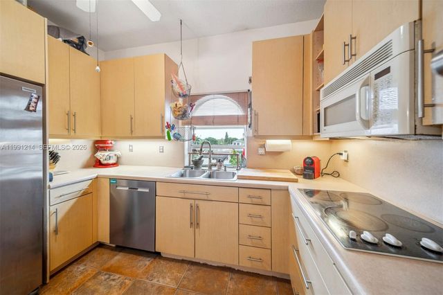 9008 Collins Ave 402, Surfside, FL 33154