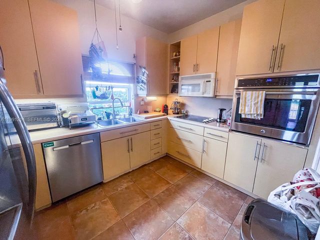 9008 Collins Ave 402, Surfside, FL 33154