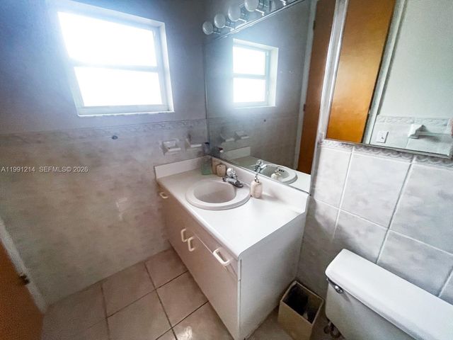 9008 Collins Ave 402, Surfside, FL 33154