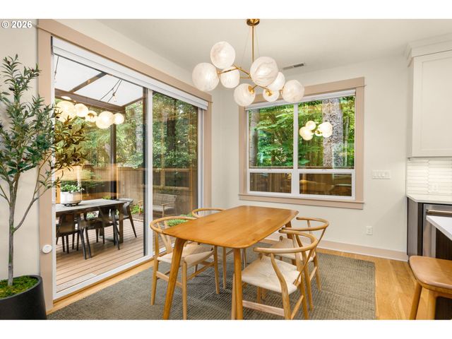 19232 PILKINGTON Rd, Lake Oswego, OR 97035