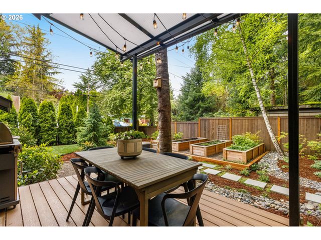 19232 PILKINGTON Rd, Lake Oswego, OR 97035