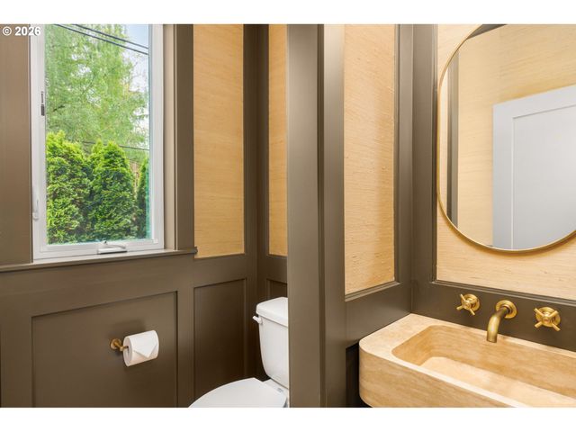 19232 PILKINGTON Rd, Lake Oswego, OR 97035