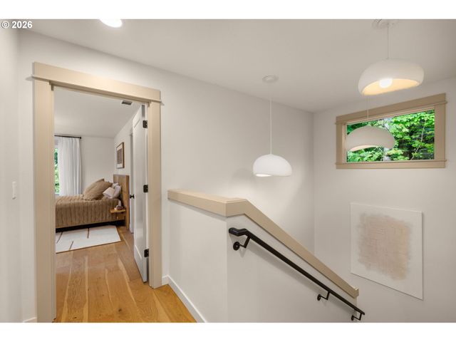 19232 PILKINGTON Rd, Lake Oswego, OR 97035