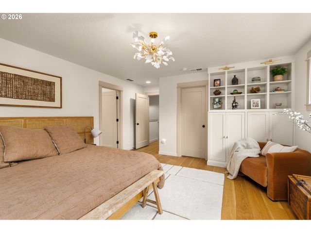 19232 PILKINGTON Rd, Lake Oswego, OR 97035