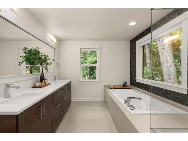 19232 PILKINGTON Rd, Lake Oswego, OR 97035